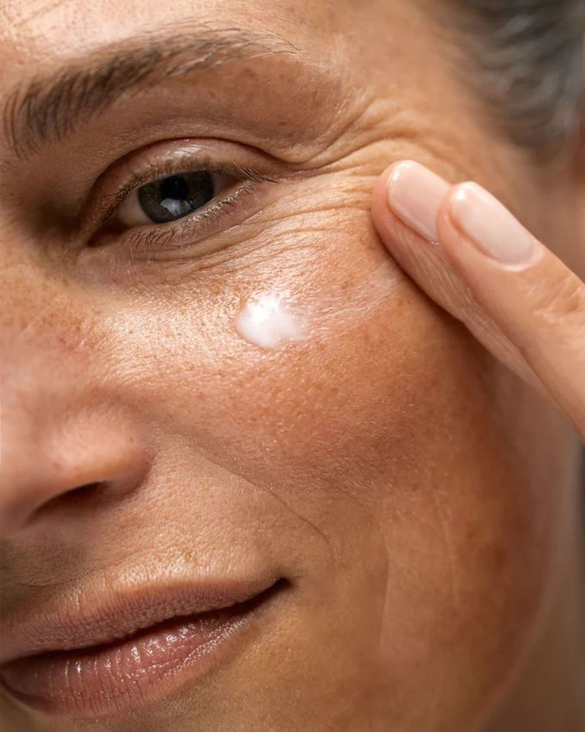 Routine anti-âge : quels soins choisir pour une peau ferme et éclatante ?
